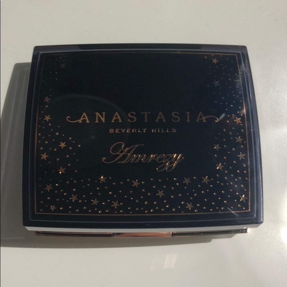 Anastasia amrezy highlighter
